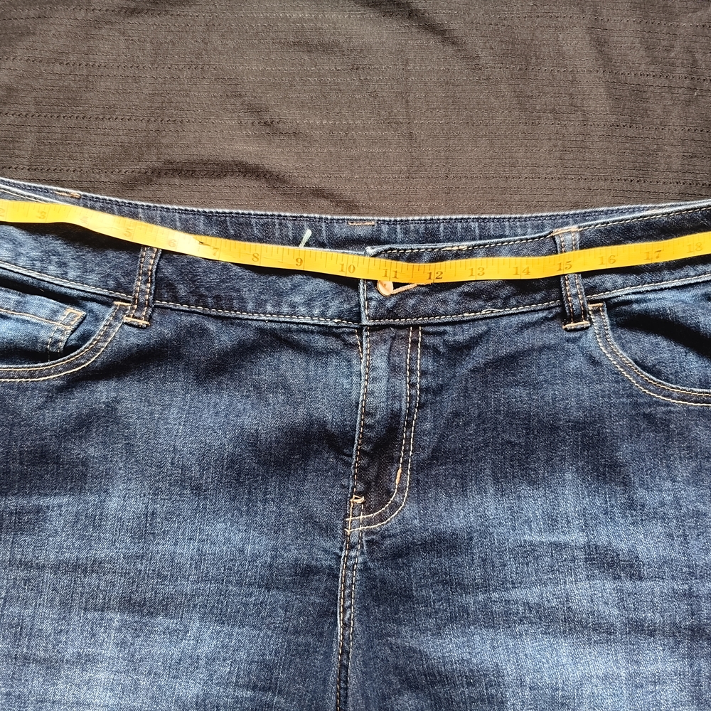 Lane Bryant Medium Blue Denim Frayed-Hem Jean Shorts - Picture 2 of 5